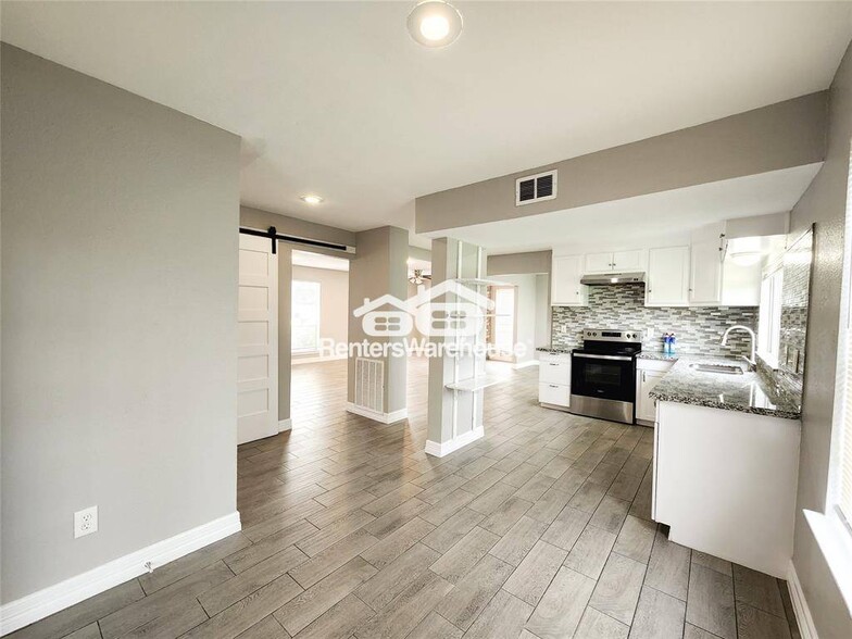 Building Photo - 2110 Hilton Head Dr