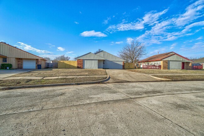 Building Photo - 3 bed 1 bath in Moore!