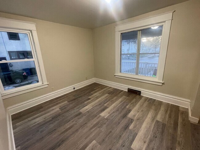 Building Photo - 630 Jackson St