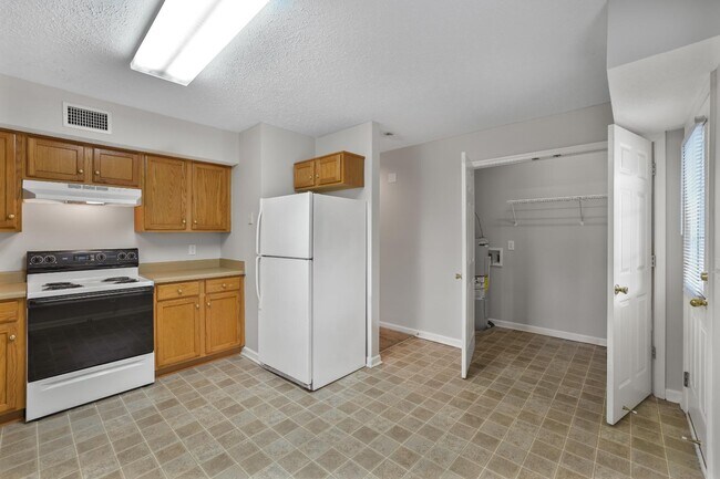 Building Photo - 132 N Tarver Ave