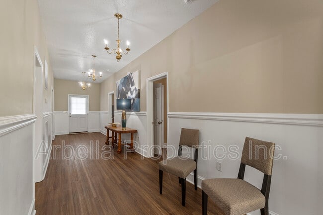 Building Photo - 311 S Cutler St
