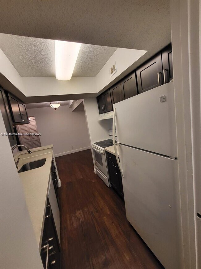 Building Photo - 5654 Rock Island Rd