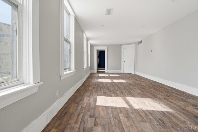 Building Photo - 540 Grand Ave