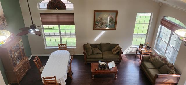 Building Photo - 809 Forest Hollow Dr