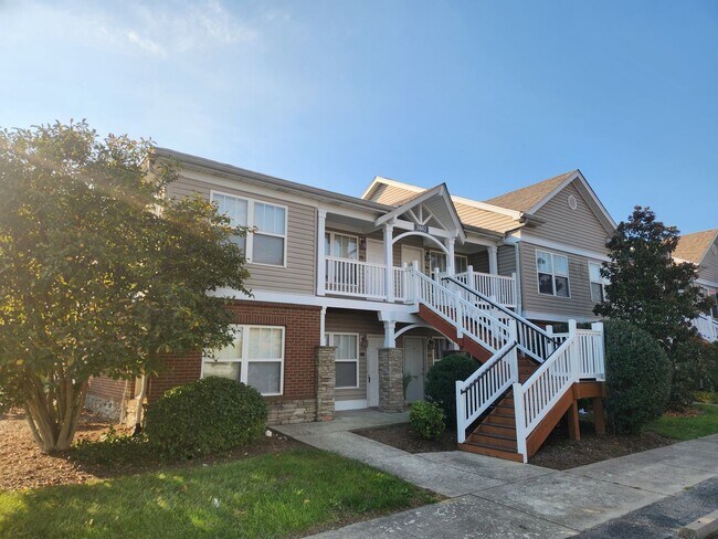 Building Photo - Beautiful 2 bedroom 2 full bath condo clos...