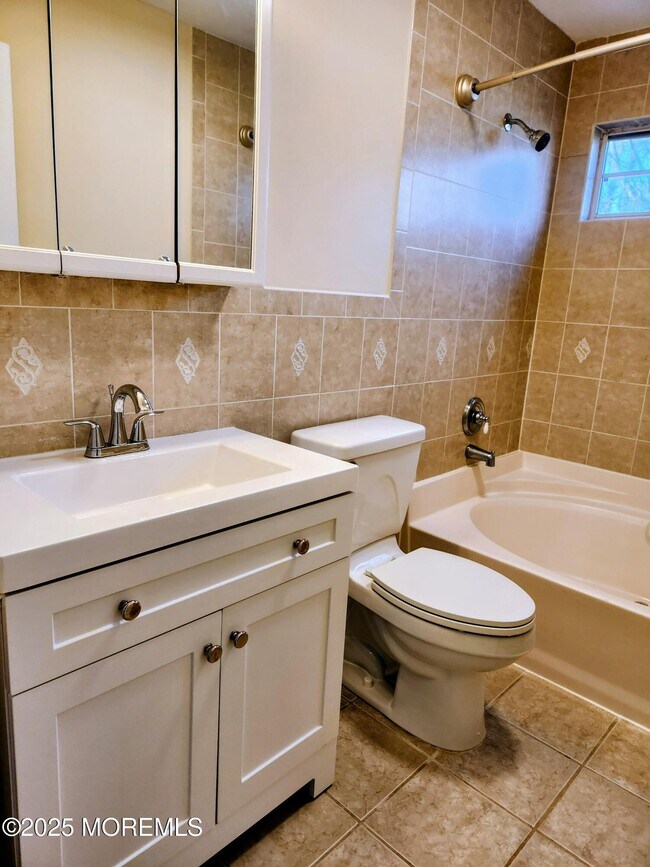 Building Photo - 9 Hackamore Ct