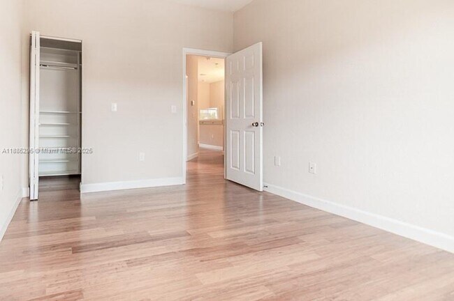 Building Photo - 1024 NE 207th Terrace