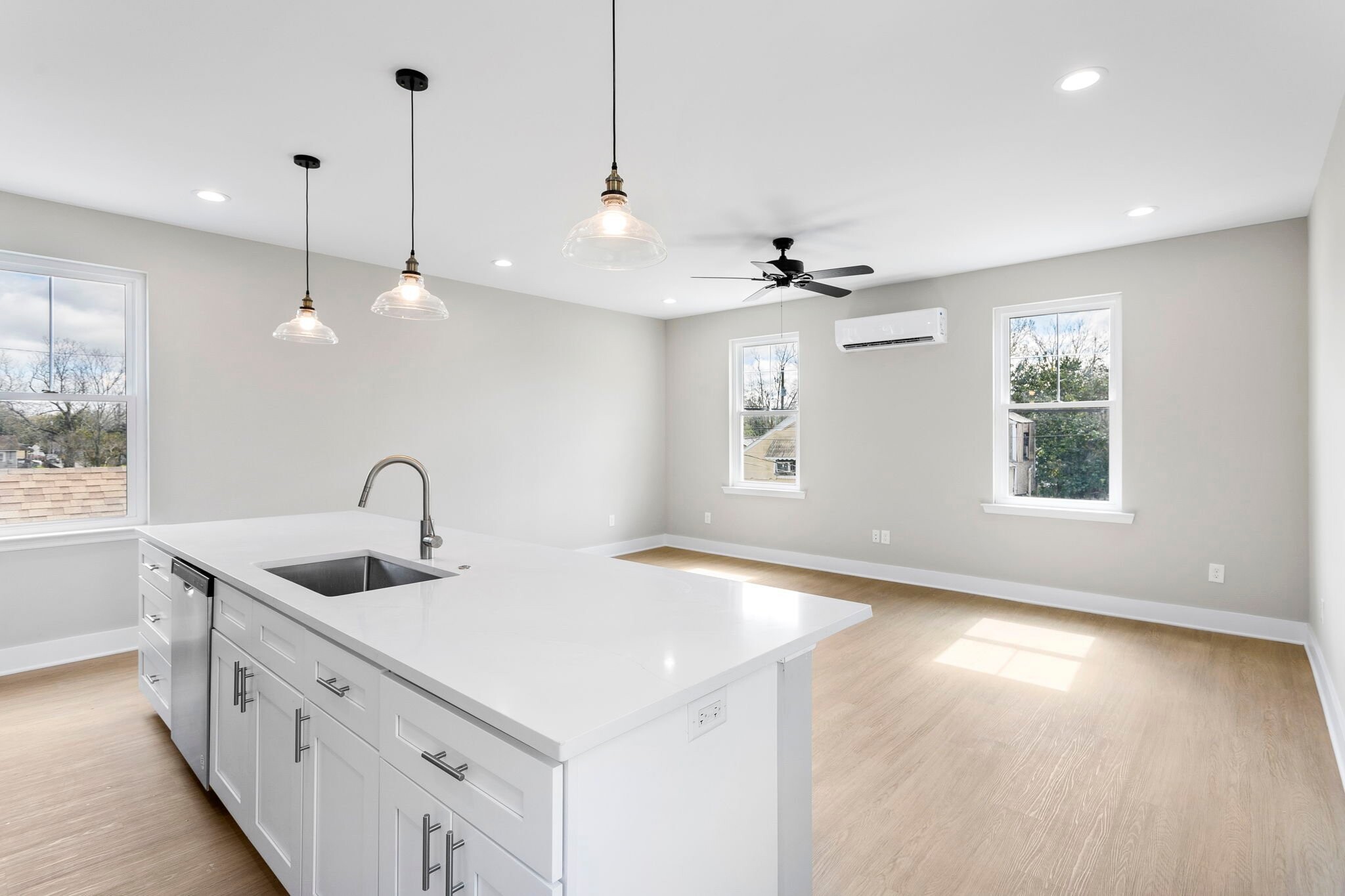 Building Photo - 2028 Arbutus Ave