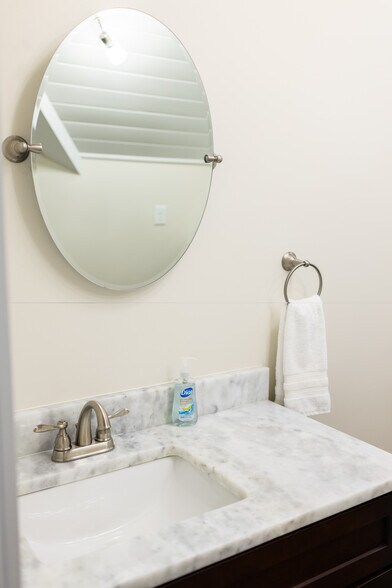 Building Photo - 210 Gail Dr