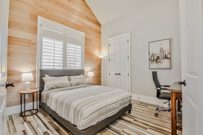 Building Photo - Stunning 4-Bedroom Luxury Home with Resort-Style Pool in Prestigious Oakmont Estates – Available ...