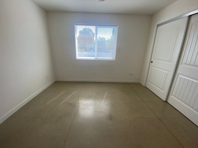 Building Photo - 1540 Park St