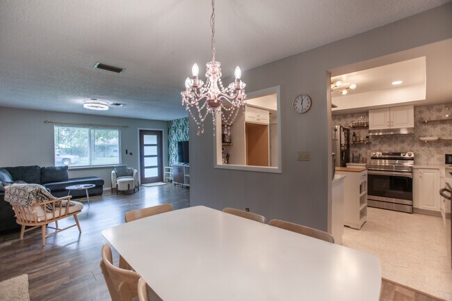 Building Photo - 1323 Torreya Cir