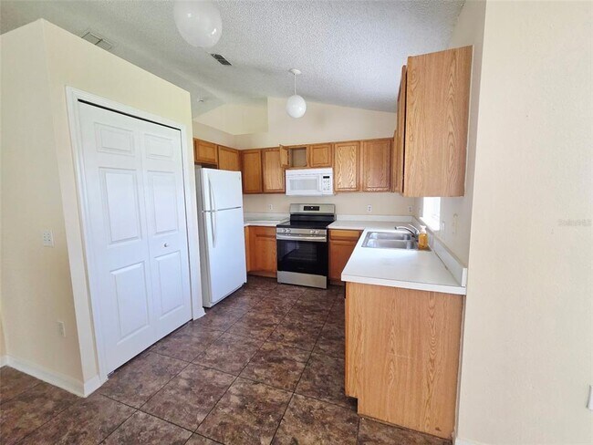 Building Photo - 10 Prince Kaarel Ln