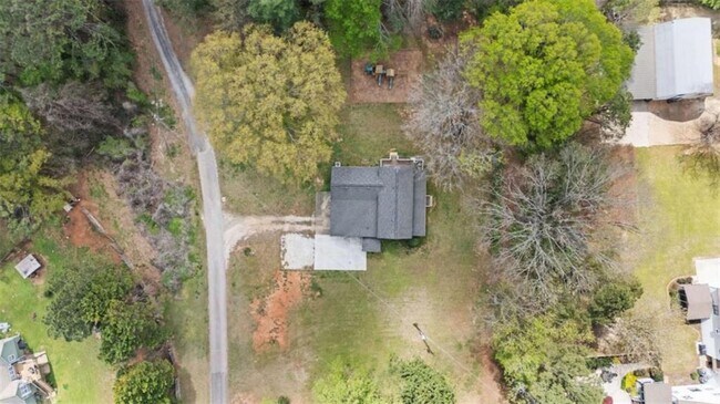 Building Photo - 5491 Hill Rd SW