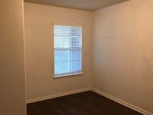 Building Photo - 22 Mira Loma Dr
