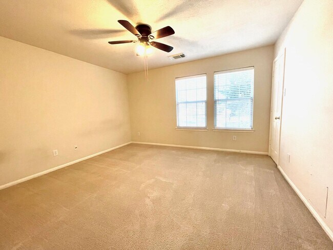 Building Photo - 14555 Gleaming Rose Dr