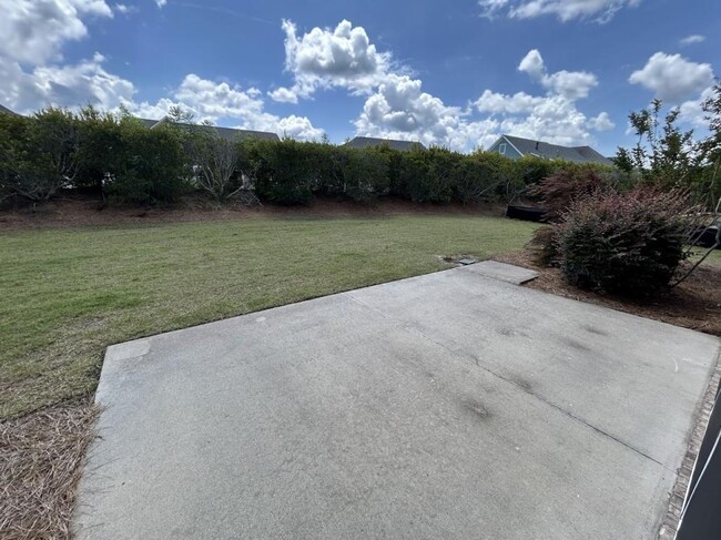 Building Photo - 2345 Azalea Pointe NE