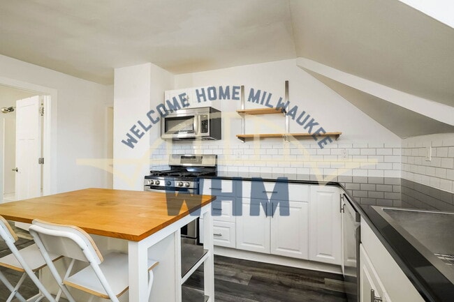 Building Photo - 7124 W Moltke Ave