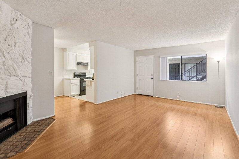 Building Photo - 725 E Providencia Ave