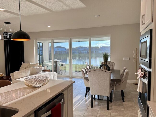 Building Photo - 5353 Royal Point Ave