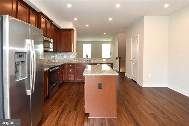 Building Photo - 4917 Crest View Dr