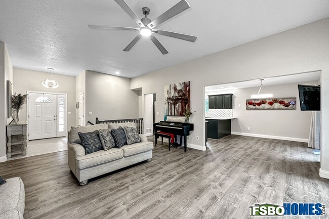 living room - 14404 Maple Dr