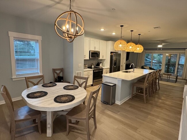 Building Photo - Outer Banks 2 Bedroom Fully Furnished Year...