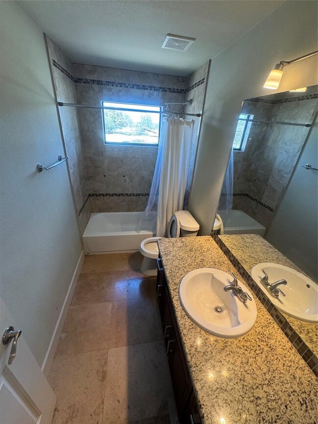 Building Photo - 1814 Maple Ave