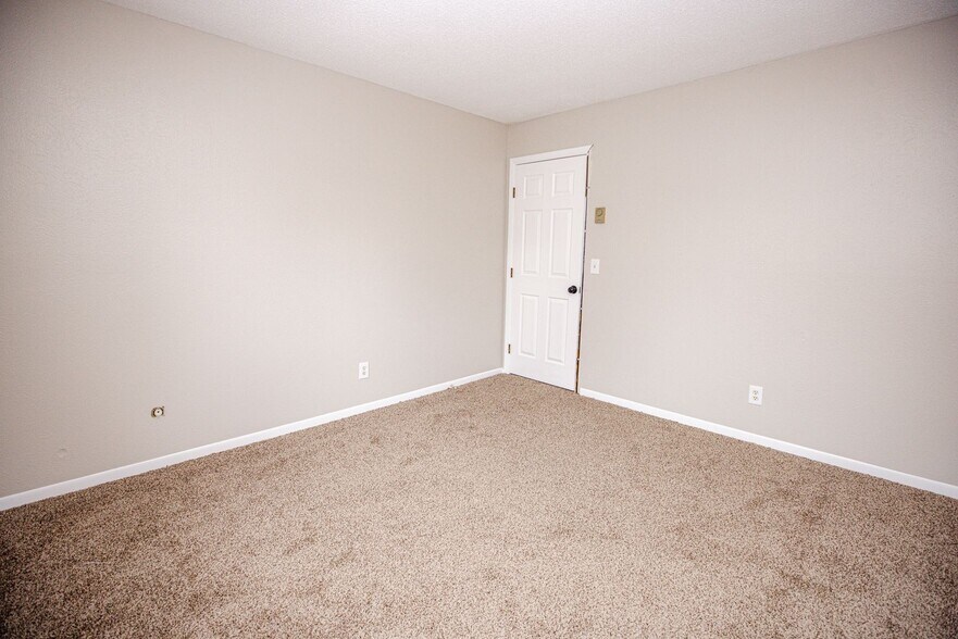 Building Photo - 6730 Hill Ave