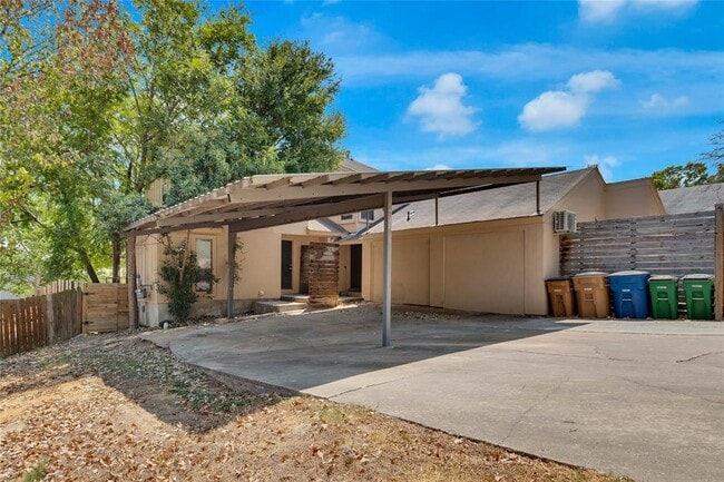 Primary Photo - 6711 Deatonhill Dr