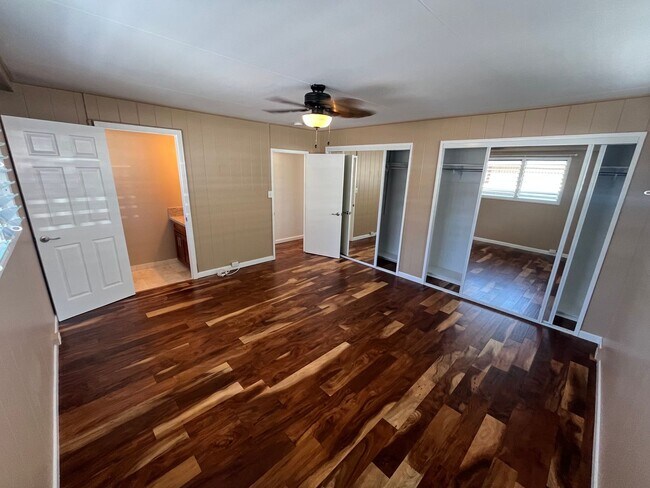 Building Photo - Renovated 6 Bedroom, 3.5 Bath Home with 2 Garages in Aina Haina