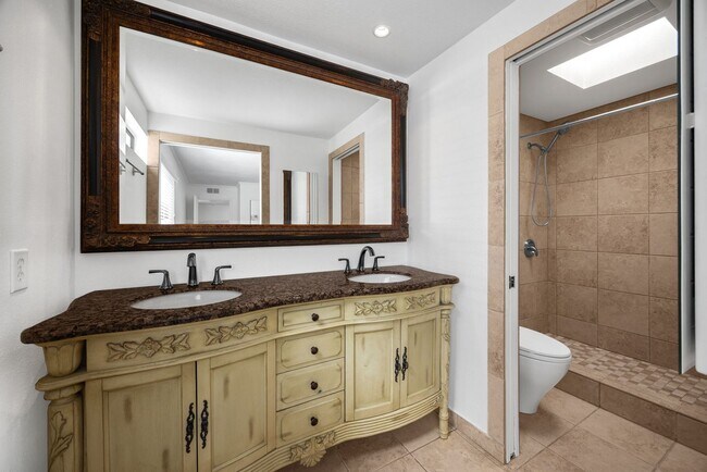 Building Photo - 3 Bed, 3 Bath townhome in Woodbridge Village