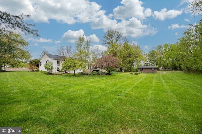 Building Photo - 70 Level Rd