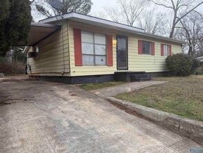 Building Photo - 702 Mastin Lake Rd NE