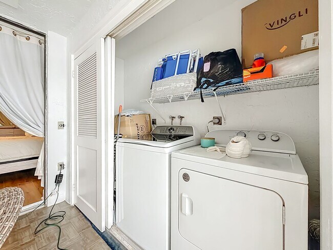 Building Photo - Gorgeous 3 bedroom Corner Unit with Lake view in Coconut Creek