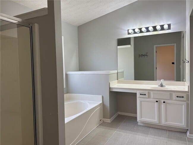 Building Photo - 303 Barberry Pl