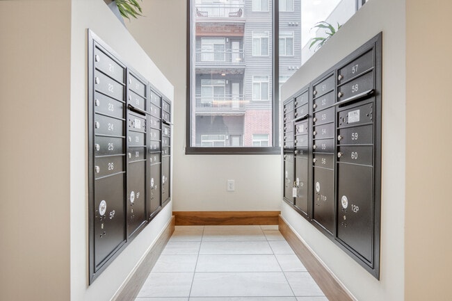 Building Photo - 3000 Pearl Pkwy