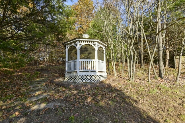 Building Photo - 325 Tall Oaks Dr