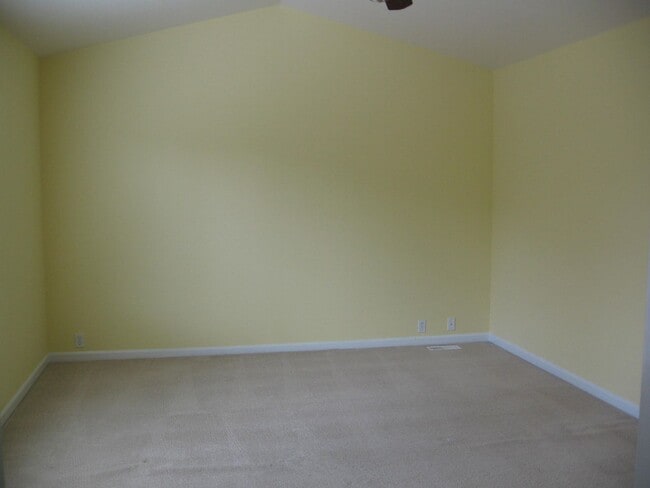 Building Photo - BRIGHT AND BEAUTIFUL 2 STORY HOME