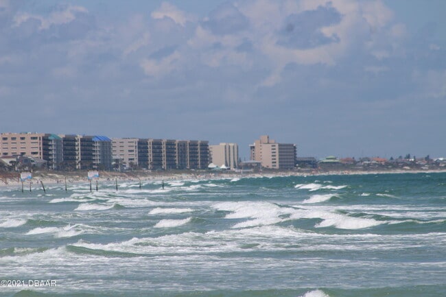 Building Photo - 1 Oceans W Blvd