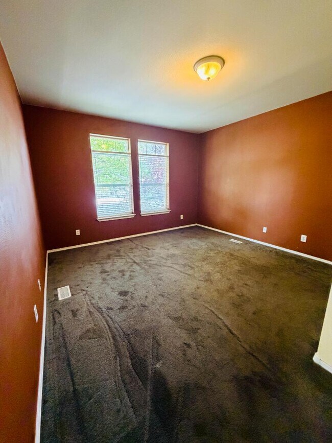 Building Photo - 558 N Tam Rim Dr