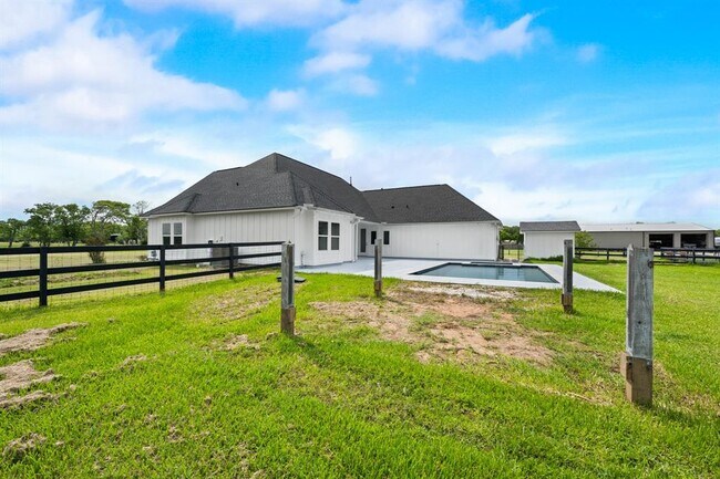 Building Photo - 2999 County Rd 208