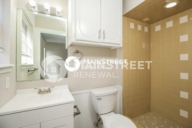 Building Photo - 4 Bedroom Pet-Friendly Home in Edmond, OK with Main Street Renewal