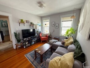 Building Photo - Beautiful Sunny Brighton 3-Bed w/ Parking