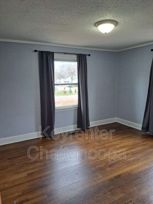 Building Photo - 718 Woodvale Ave