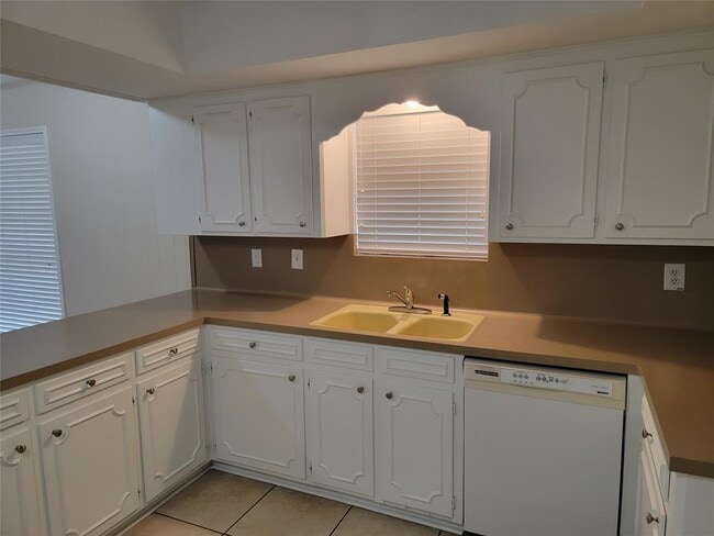 Building Photo - 713 Clubside Dr
