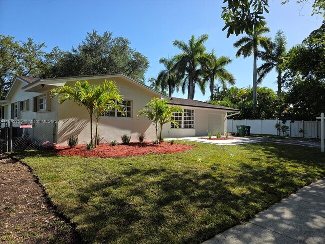 Building Photo - 13920 Kendale Lakes Blvd