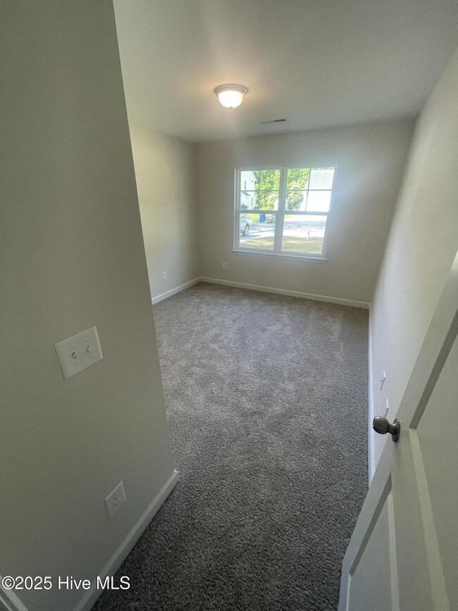 Building Photo - 618 Walnut Dr