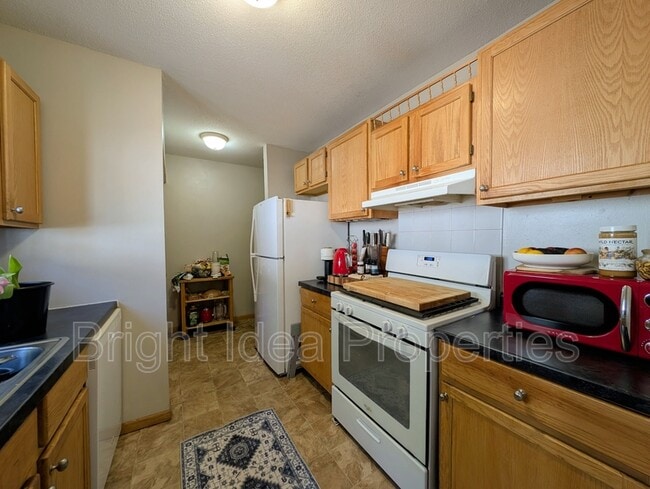 Building Photo - 2710 Upland Ln N