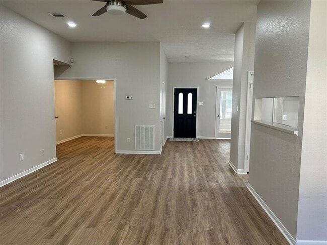 Building Photo - 8639 Sunny Ridge Dr